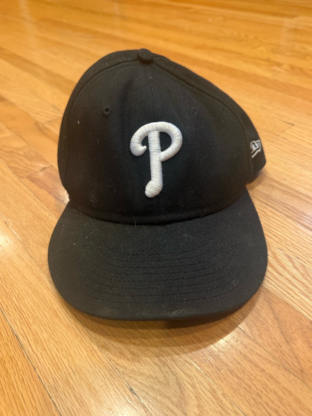 New Era Philadelphia Phillies Black Cap with White 'P' Embroidered Logo